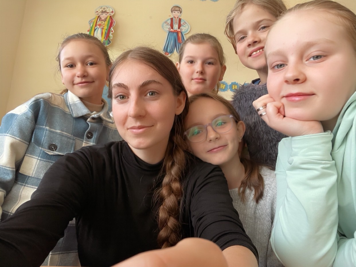 студентка Олена Тарасюк  з дошкільниками